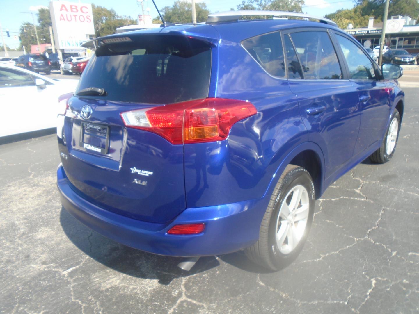 2014 Toyota RAV4 XLE FWD (2T3WFREV0EW) with an 2.5L L4 DOHC 16V engine, 6-Speed Automatic transmission, located at 6112 N Florida Avenue, Tampa, FL, 33604, (888) 521-5131, 27.954929, -82.459534 - Photo#3